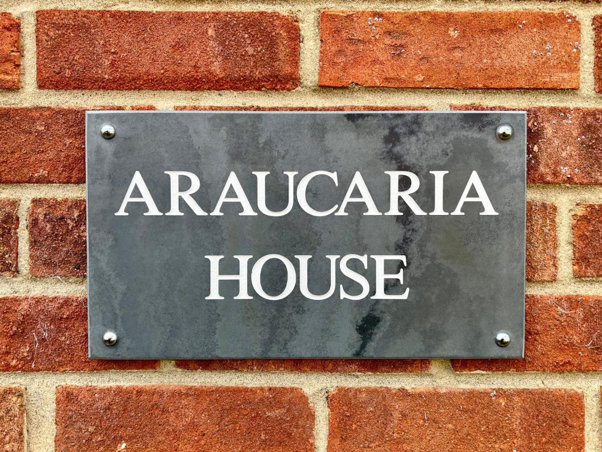 Villa Araucaria House Whitby Esterno foto